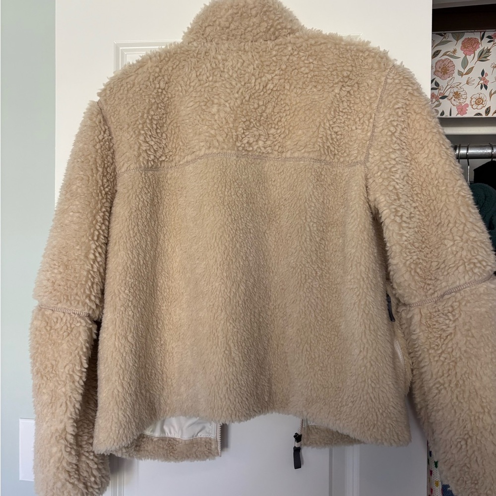 Patagonia Womens Cream Sherpa Jacket - Picture 7 of 7